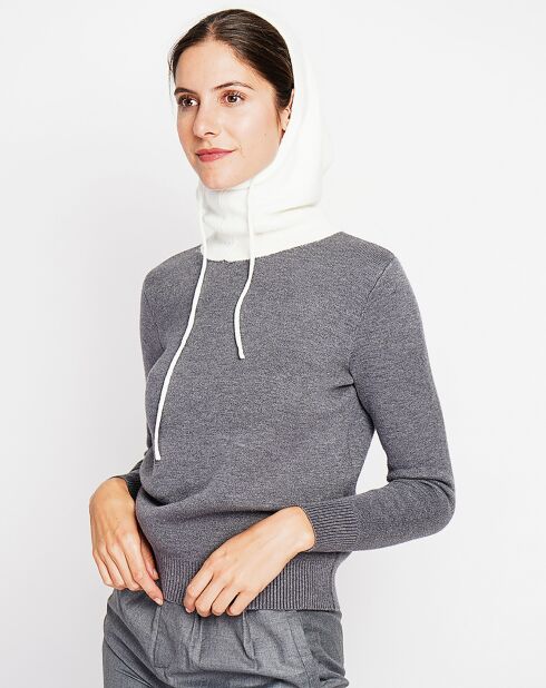 Natürliche Sturmhaube Clara