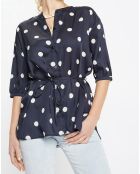 Top effet satiné Matis à pois bleu marine