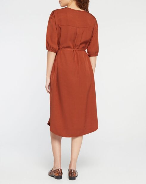 Abito Amandine di media lunghezza con cintura da annodare marrone ruggine