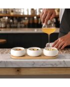 3 weiße keramische Vorspeisenbecher mit Bambusschale