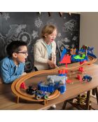 Monster Jam Supercharge Speedway con Megalodon e Crazy Bull - Età 5+
