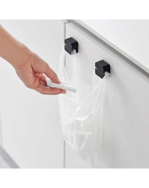 2 Clips multi-usages noirs - 4.5x1.8x4.5 cm