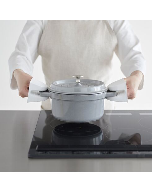 2 Maniques magnétiques en silicone blanches - 9.2x7x7.2 cm