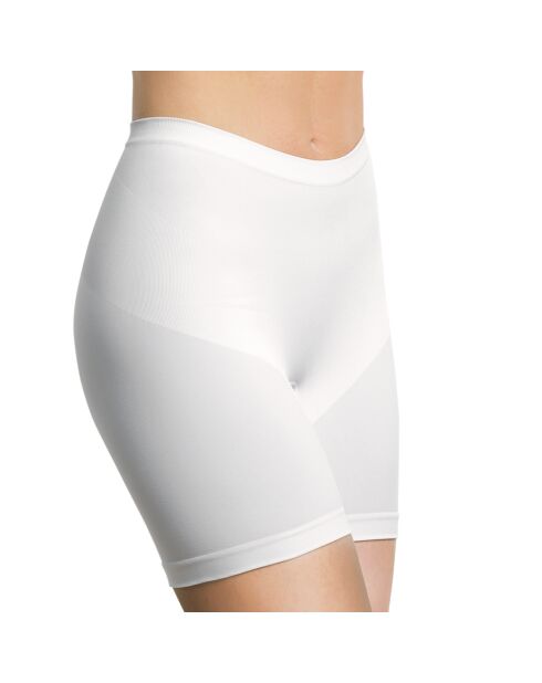 Short modelant blanc