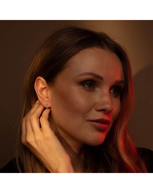 Kostbare Ohrringe aus Weißgold