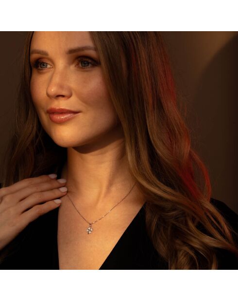 Kleiner Kleeanhänger aus Weißgold