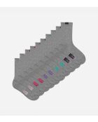 15 paires de chaussettes grises
