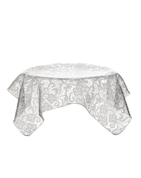 Grote kanten gordijnen in het midden