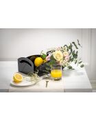 Panier De Fruits Noirs Servi