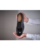 Derbies en Cuir à bout long fleuri noires