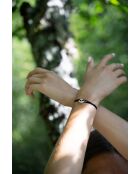 Middernachtblauwe verzilverde armband met klaverpijl