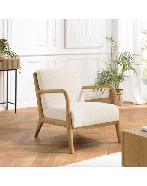 Fauteuil bas tissu bouclette écru structure et accoudoirs bois PIERRE