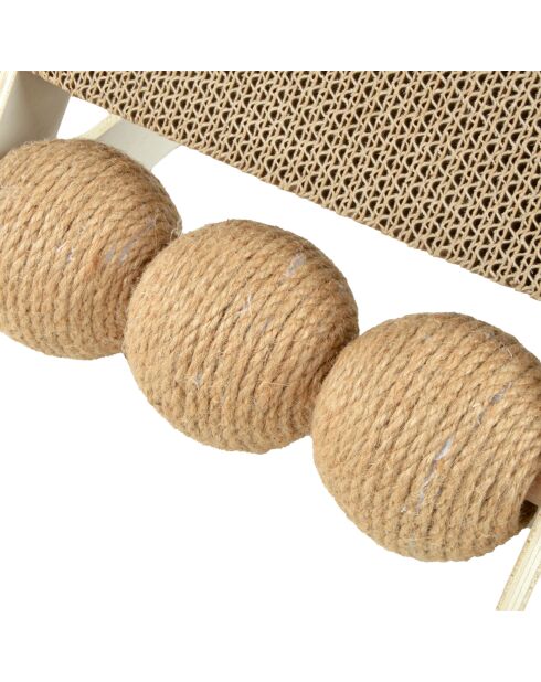 Tiragraffi angolato con palline di juta e giocattoli con struttura in legno 30*28*h.34cm