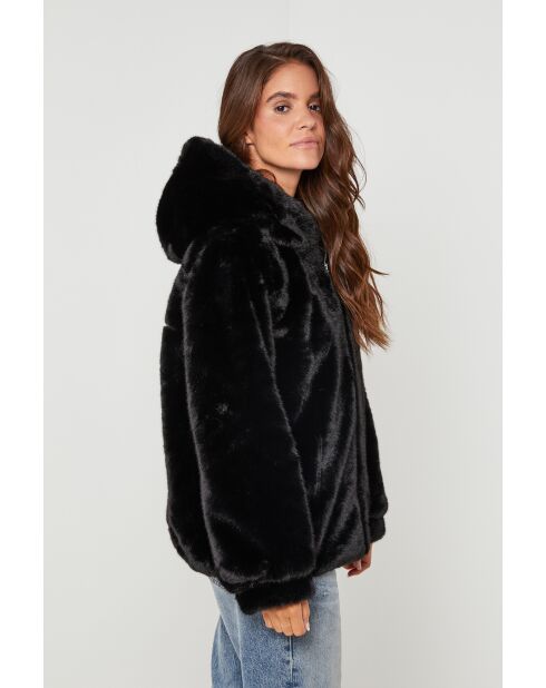 Fausse fourrure courte à capuche Leslie Noire