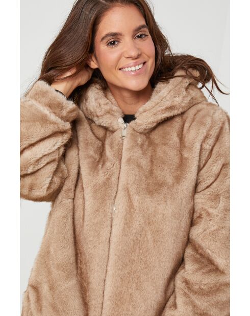 Leslie beige korte imitatiebont met capuchon