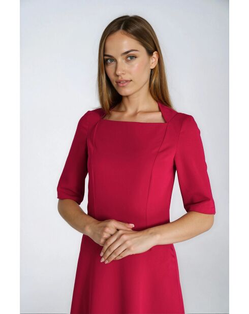 Ysoltéa Rotes Kleid