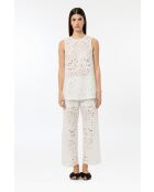 Pantalones blancos bordados suizos