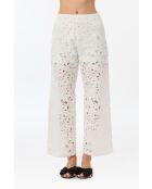 Pantalones blancos bordados suizos