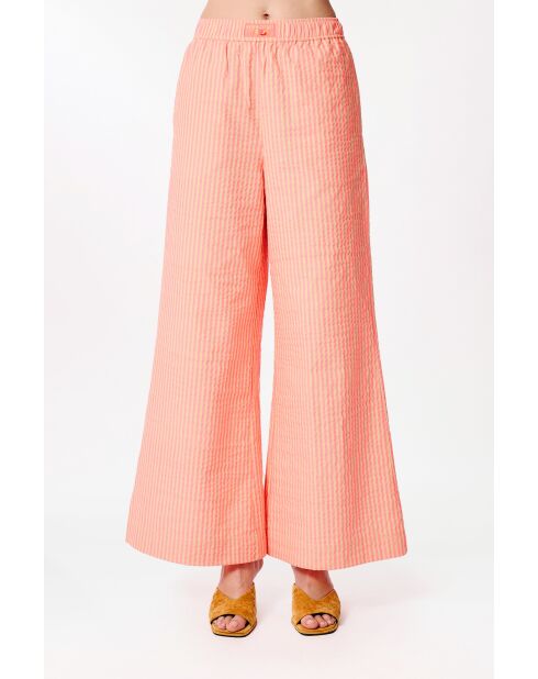Rosafarbene Seersucker-Hose