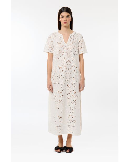 Weißes langes Kleid mit Schweizer Stickerei