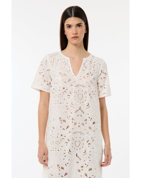 Weißes langes Kleid mit Schweizer Stickerei