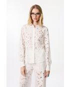 Wit hemd met Zwitsers borduurwerk