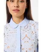 Blaues gestreiftes Schweizer Stickhemd