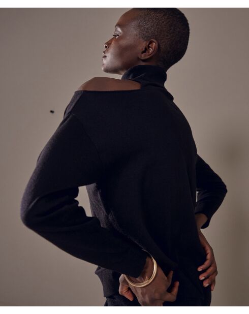 Clémentine Pullover, Rollkragen, schwarze nackte Schulter