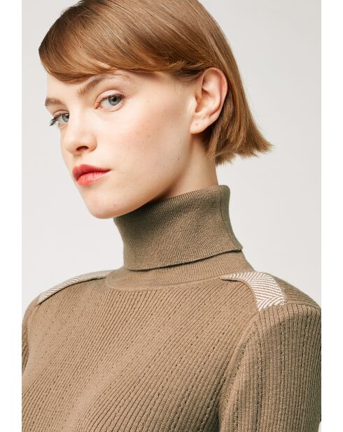 Pull Chantal-Marie col roulé motifs épaules marron camel