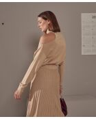 Pull Clémentine, col roulé, épaule dénudée marron moka