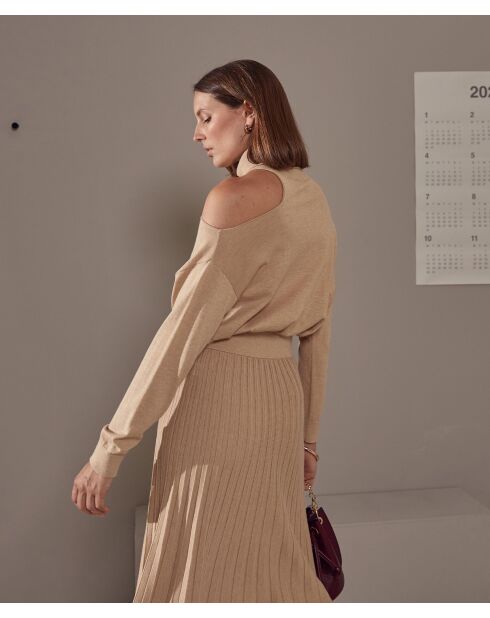 Pull Clémentine, col roulé, épaule dénudée marron moka