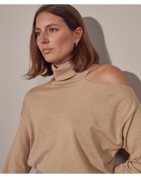 Pull Clémentine, col roulé, épaule dénudée marron moka