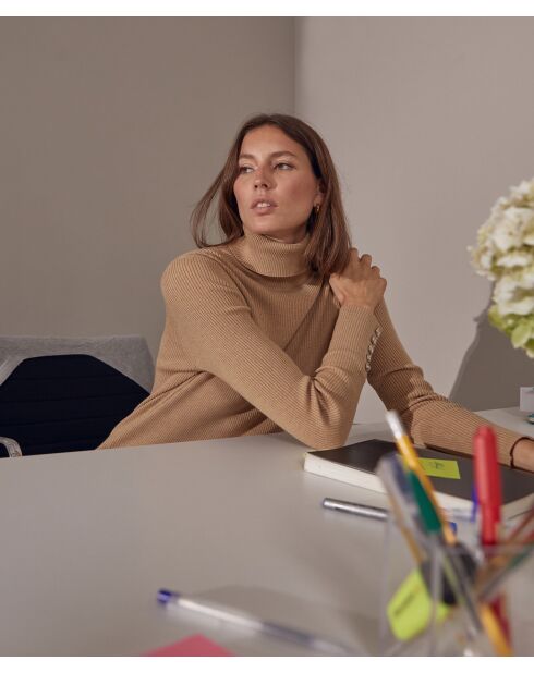 Robe Cynthia moulante boutons marron moka