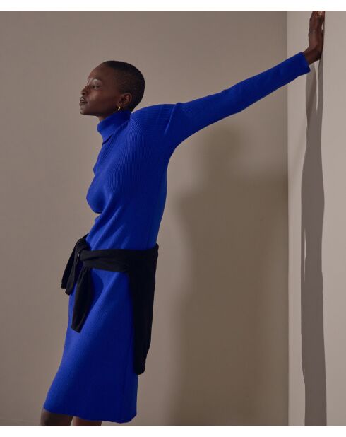 Robe Melina moulante boutons bleu outremer