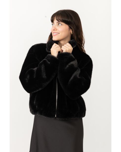 Fausse fourrure noire