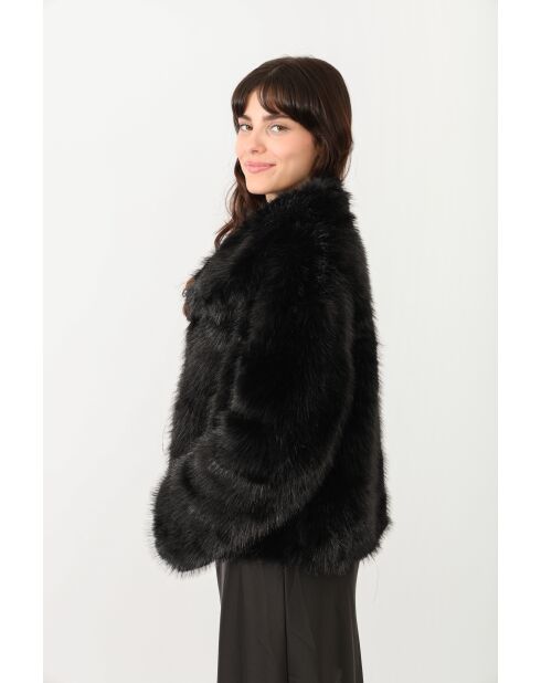 Fausse fourrure noire