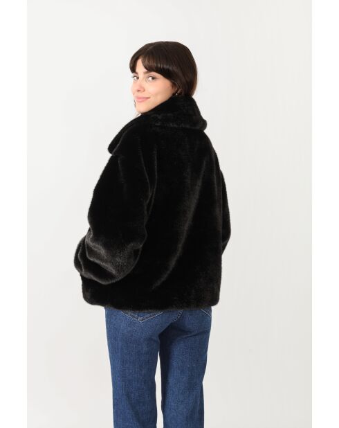 Fausse fourrure noire