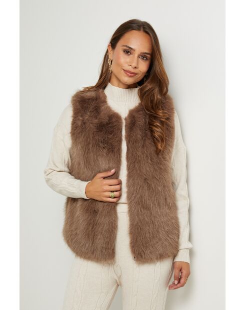 Camille taupe mouwloos vest van imitatiebont