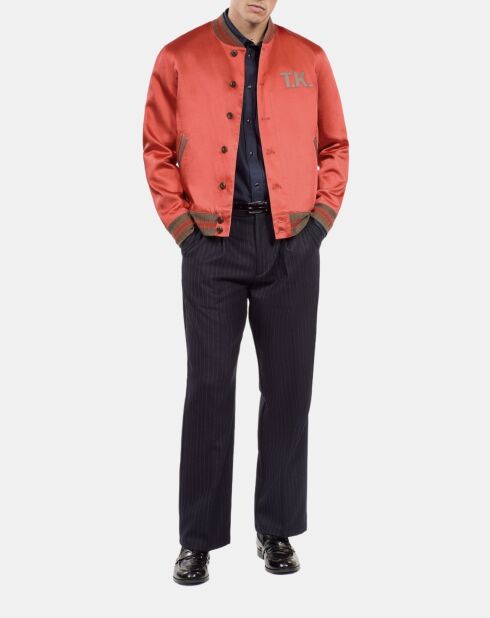 Blouson satiné avec patchs rouge