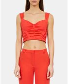 Top court avec drapé rouge