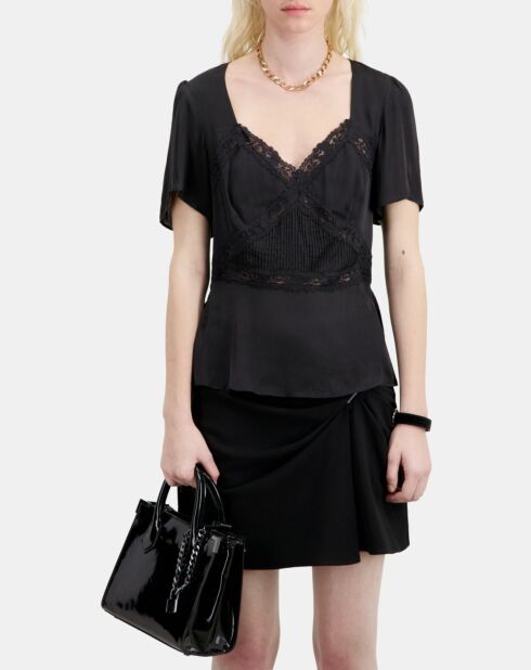 Top noir avec détails en dentelle