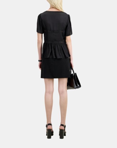 Top noir avec détails en dentelle