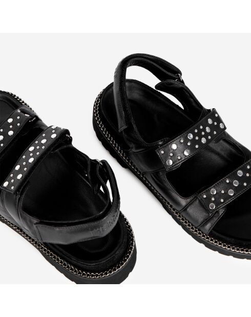 Sandales plates en Cuir avec chaîne et clous noires