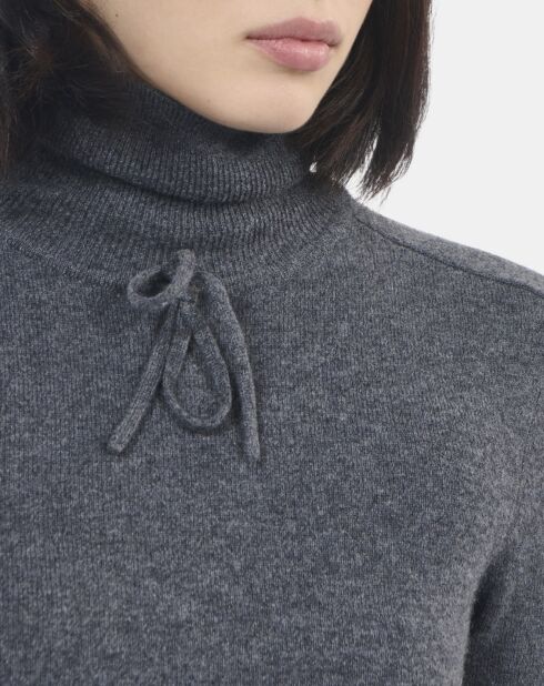 Pull en cachemire gris
