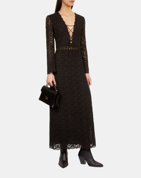 Robe longue en guipure noire