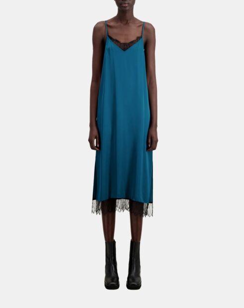 Robe nuisette longue bleue avec des détails en dentelle