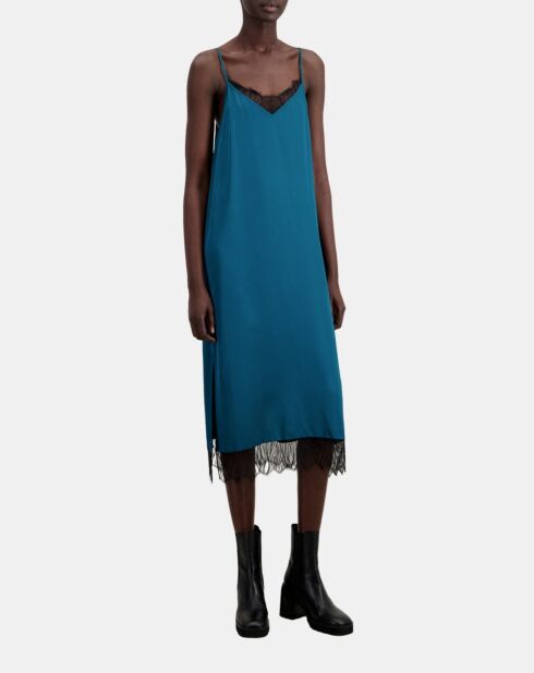 Robe nuisette longue bleue avec des détails en dentelle