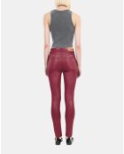 Jean skinny effet cuir rouge
