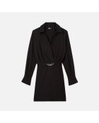 Robe courte en crêpe avec chaîne noire