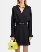 Robe courte en crêpe avec chaîne noire